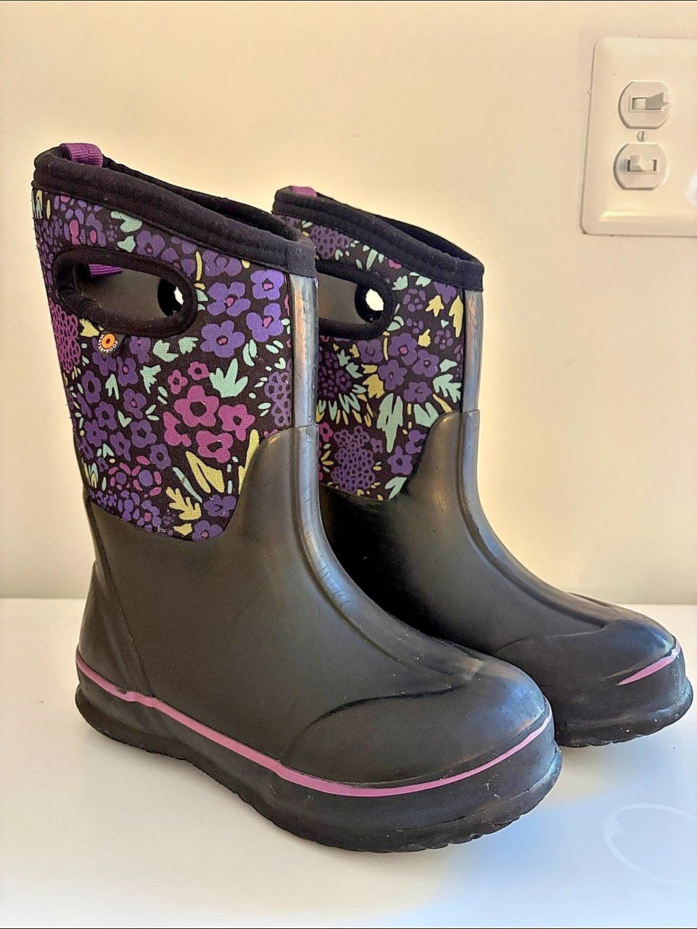 BOGS Classic Kids/Girl Rain and Winter Boots Black & Purple Floral - Size 1